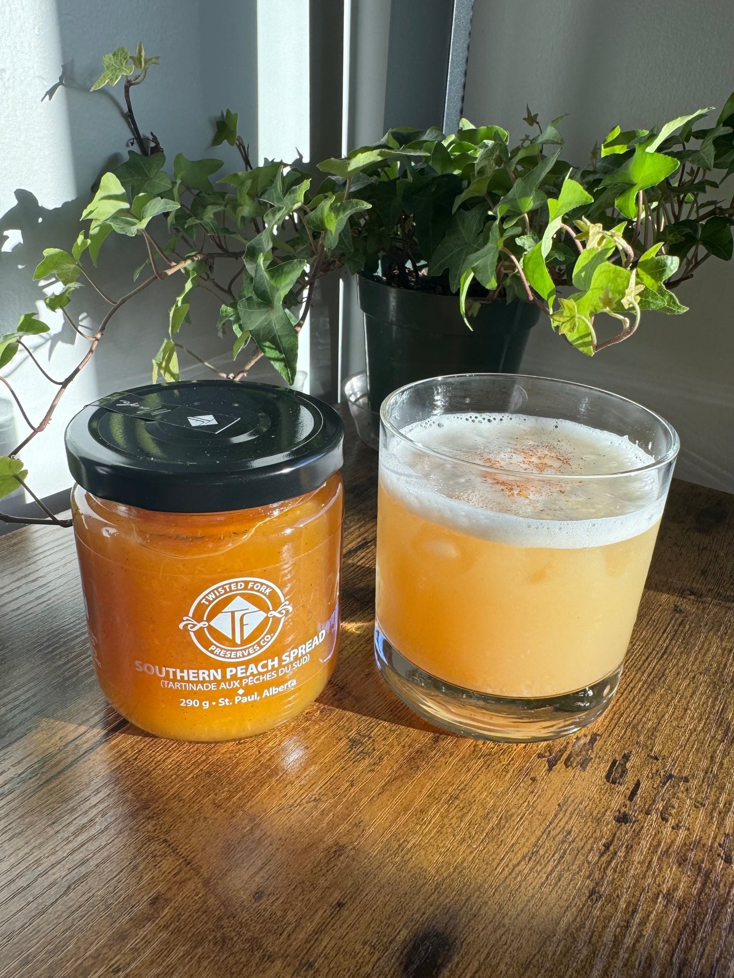 southern peach and a cocktail made with it