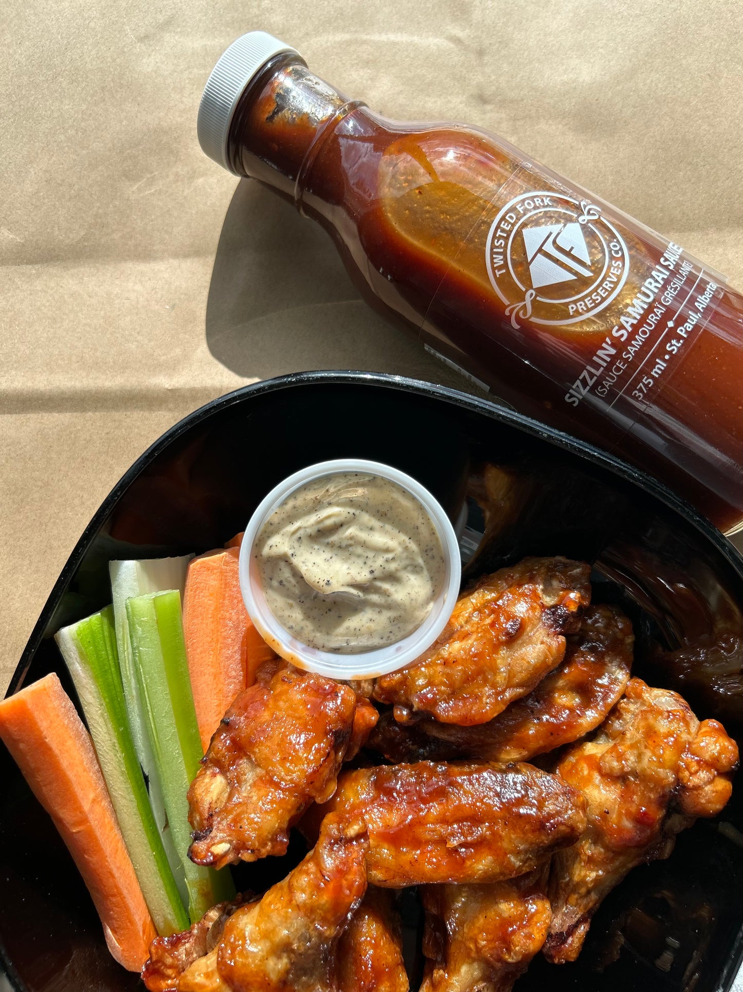 wings with sauce