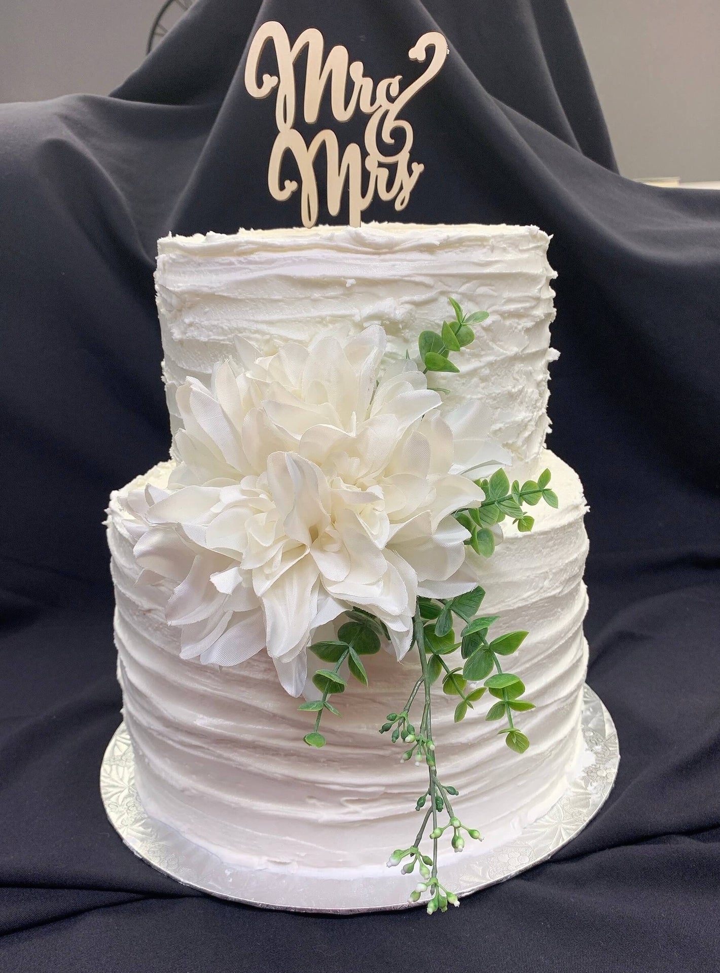 white wedding cake 2 tier